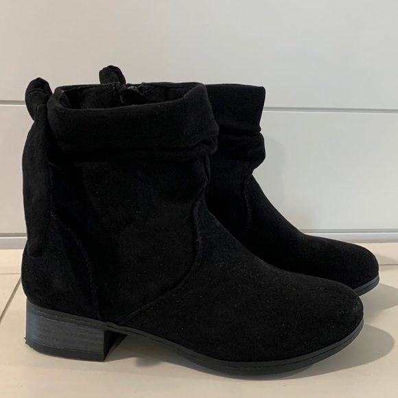 Justice Shoes Justice Girls Low Black Boots Size 2 Low Heel Black Velvet Poshmark